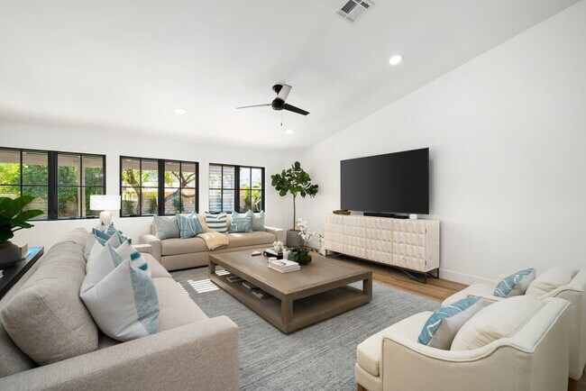 Building Photo - 78625 Ave Ultimo