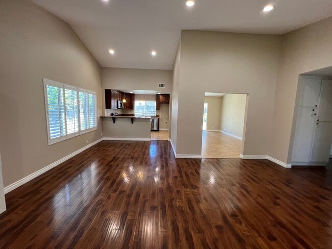 Building Photo - Nice one story home in Mission Oaks neighborhood of Camarillo