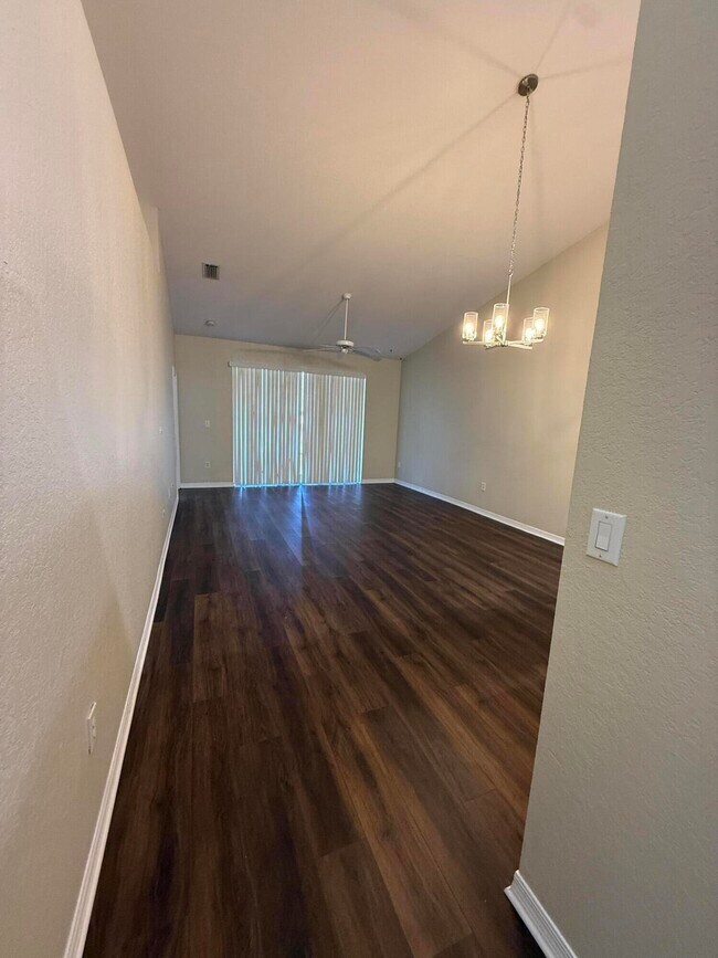 Foto del edificio - 7651 S Aragon Blvd