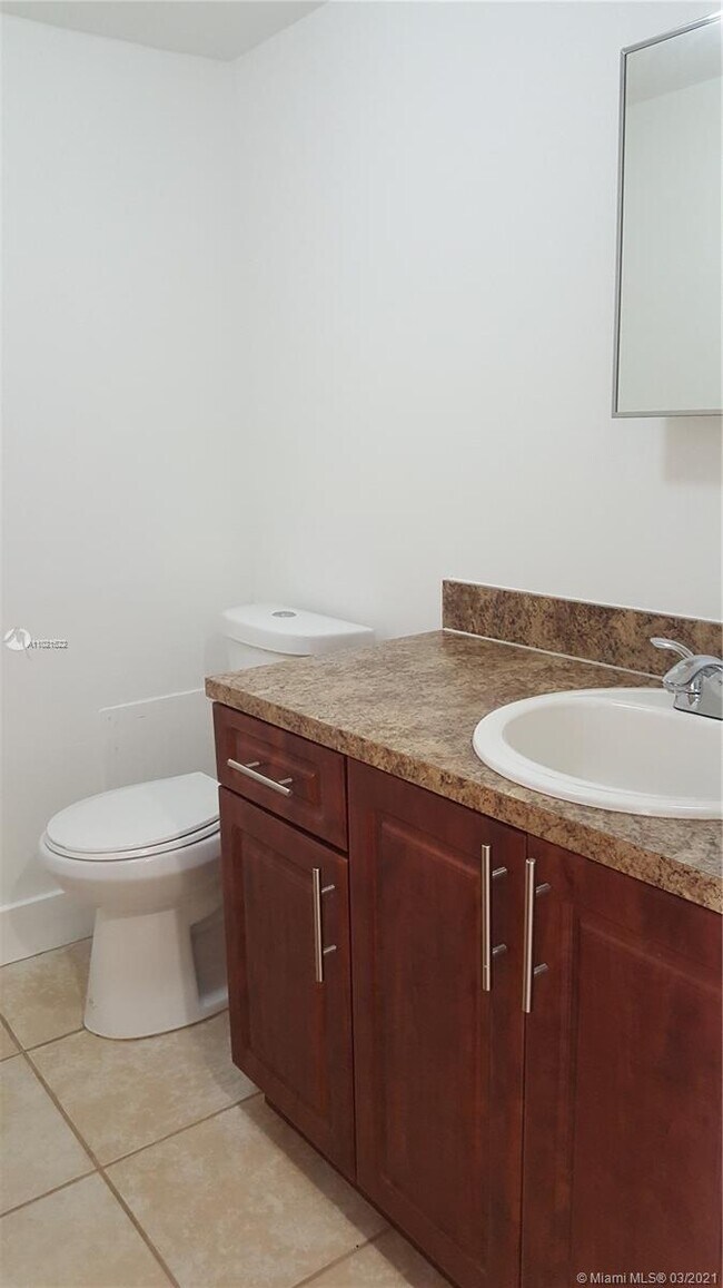 Foto del edificio - 18051 NW 68th Ave
