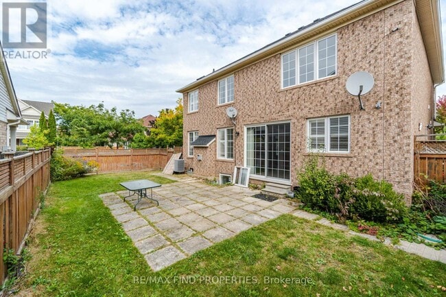 Building Photo - 688 Trudeau Dr