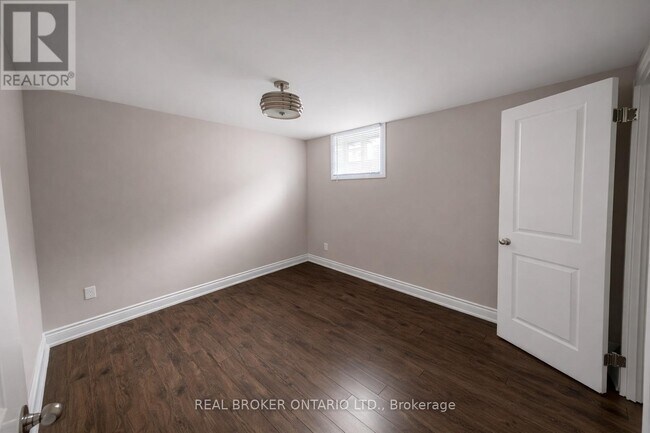 Building Photo - 926 Flagship Dr