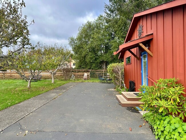 Foto del edificio - Furnished Studio Cottage on Peaceful Ranch Property – All Utilities Included