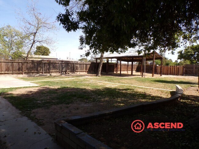 Building Photo - Charming 3 Bedroom, 2 Bathroom Home with Spacious Yard