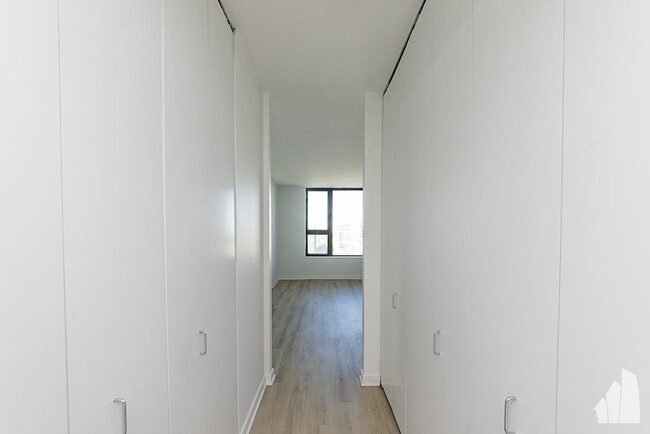 Building Photo - 2 bedroom in Chicago IL 60647