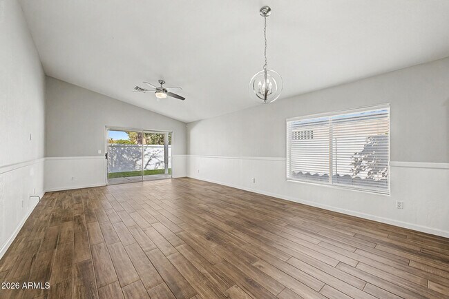 Foto del edificio - 1321 N Malibu Ln