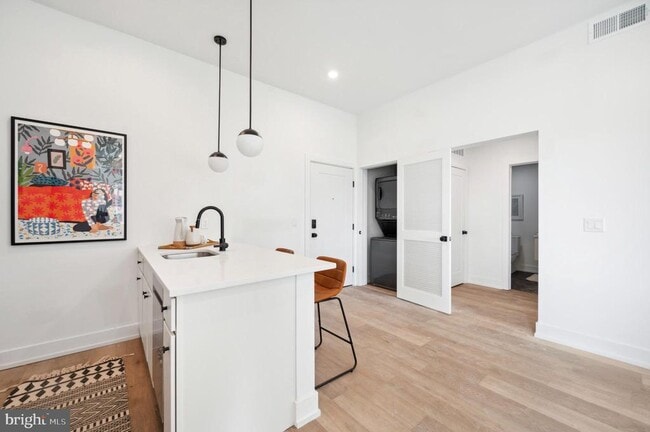 Building Photo - 3037 Richmond St