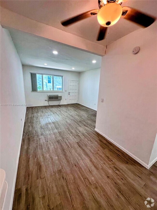 Building Photo - 9056 Collins Ave