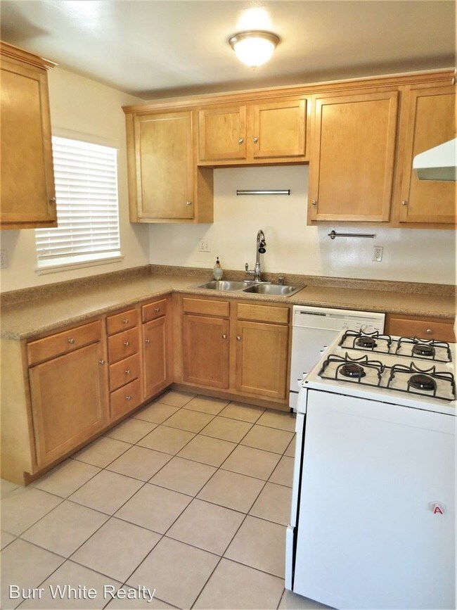Building Photo - 3 br, 1 bath House - 913 W. 20th St.