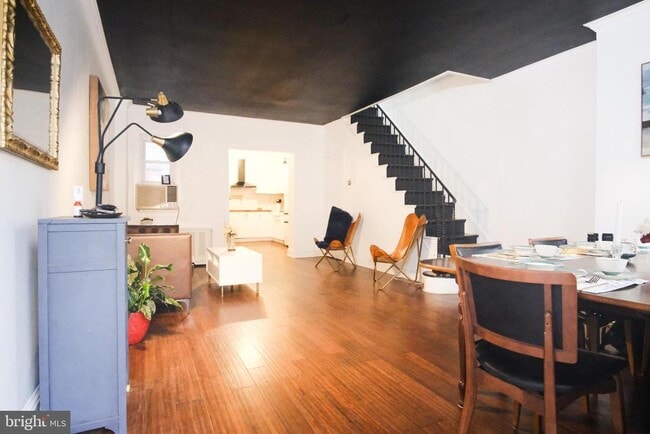 Building Photo - 3030 Edgemont St