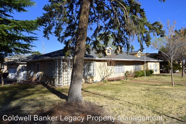 Building Photo - 715 Amherst Dr SE