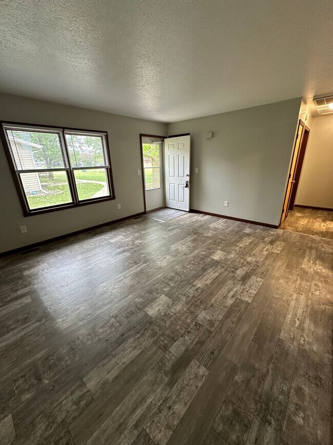 Foto del edificio - 206 E Lynwood Dr