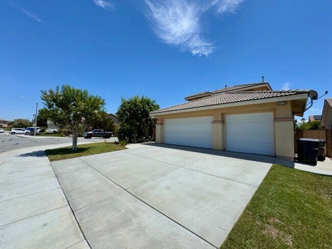Building Photo - 4 Bedroom Menifee home available now for l...