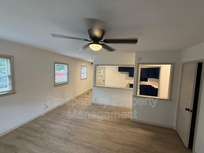 Building Photo - 3676 Lindsey Dr