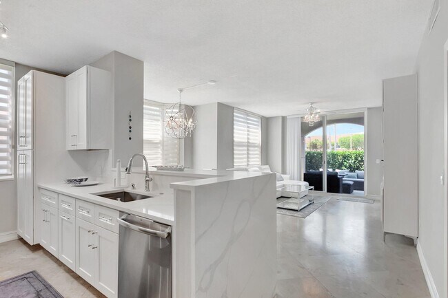 Building Photo - 3606 S Ocean Blvd