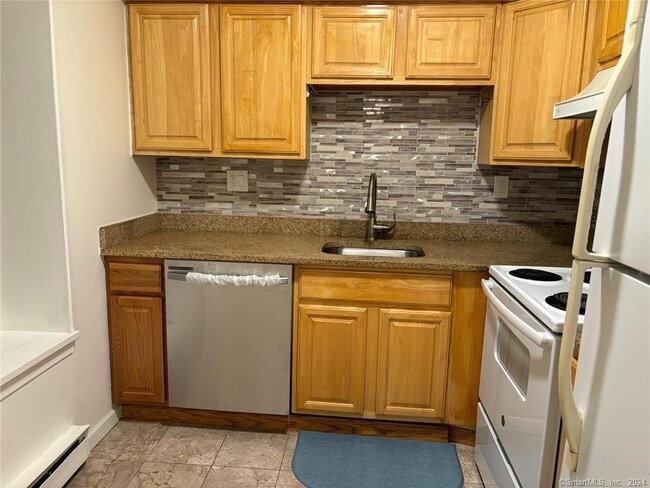 Building Photo - 32 Candlewood Dr