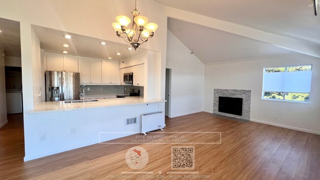 Building Photo - Top Floor 2 Bedroom 2 bath Condo Overlooki...