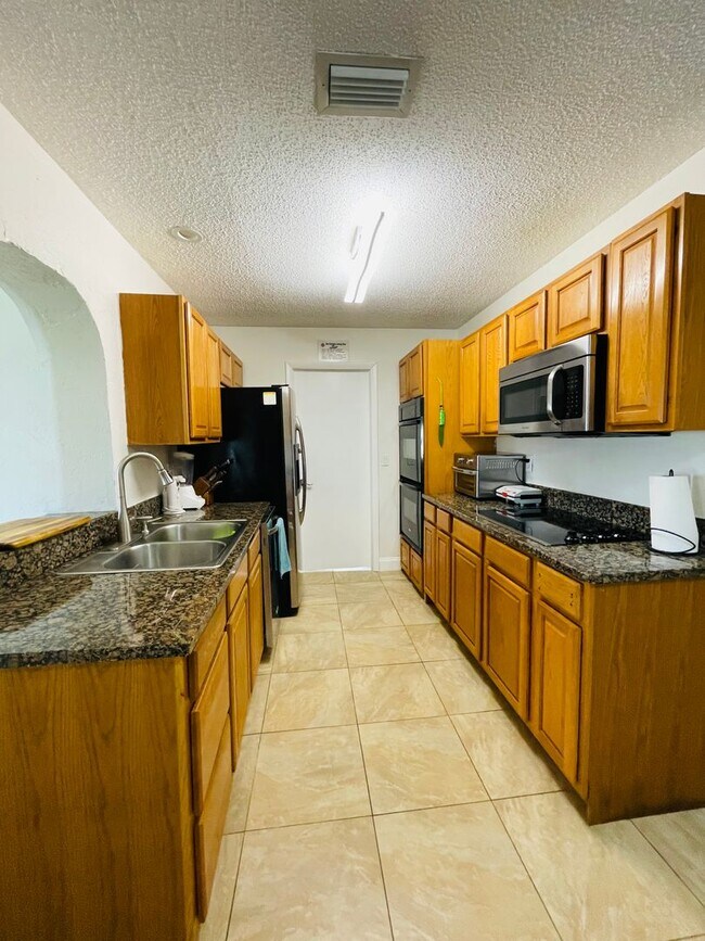 Foto del edificio - **CURRENTLY OFF MARKET**