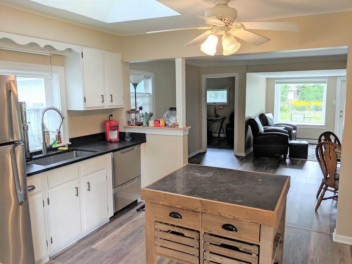 Primary Photo - 2 Bedroom Remodeled Home with Lake Access