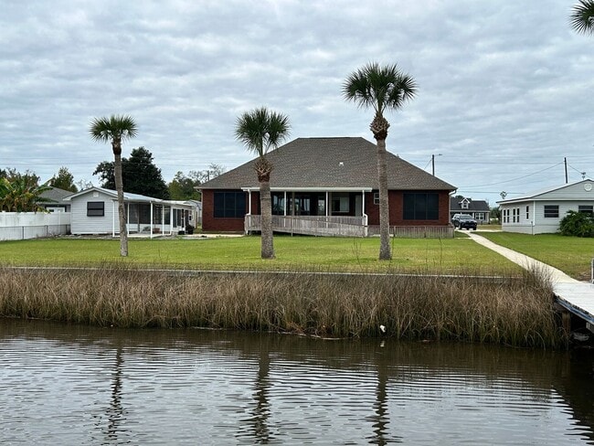 Building Photo - 7134 Bay Crest Rd