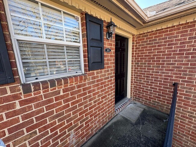 Foto del edificio - PRE-LEASING FOR AUGUST 2026!