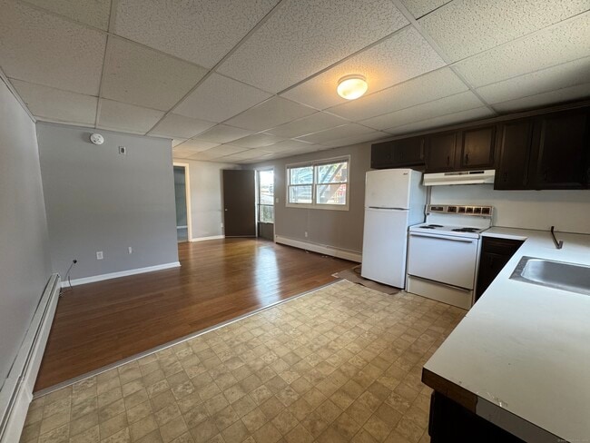 Building Photo - 1370 Highland Ave