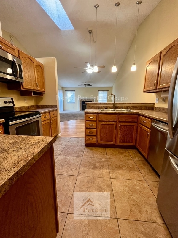 Building Photo - 75 Rising Sun Terrace