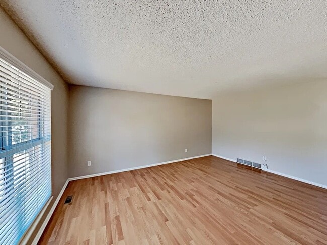 Building Photo - 8915 W 92nd Ave