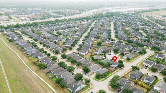 Foto del edificio - 10003 Lynette Falls Dr