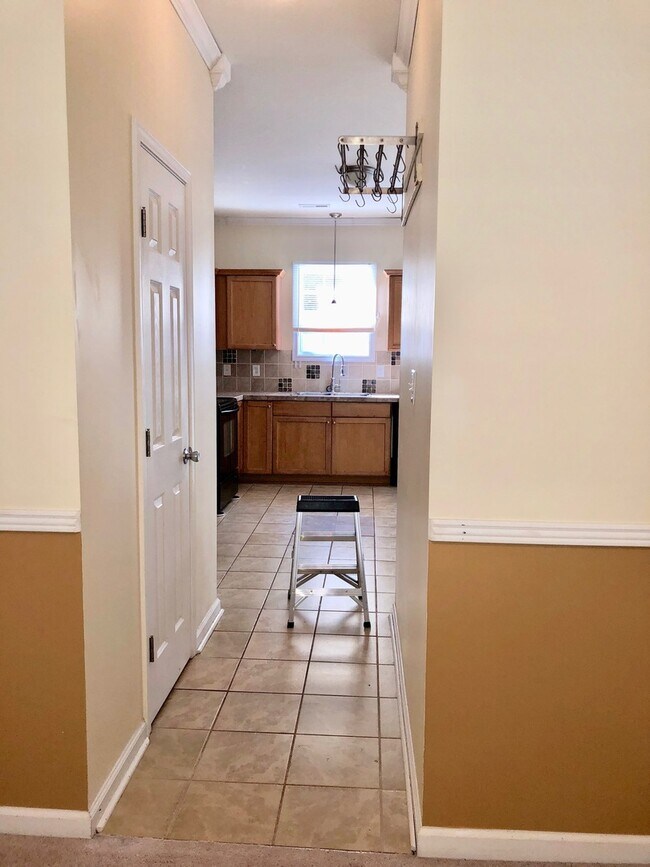 Building Photo - Open Floor Plan, Fenced Back Yard & Gated ...