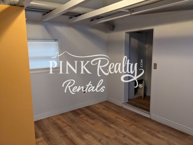 Building Photo - Nice 2 Bedroom in Desirable Manitou Springs!