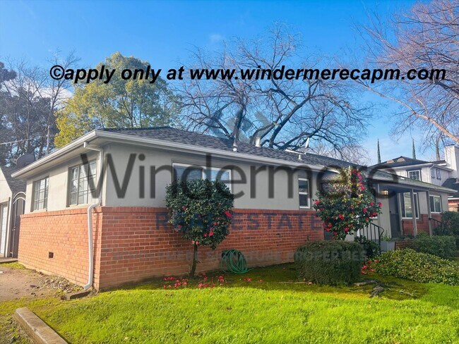 Foto del edificio - Unbeatable location! ! East Sac 2 bedroom 1 bath Duplex!!