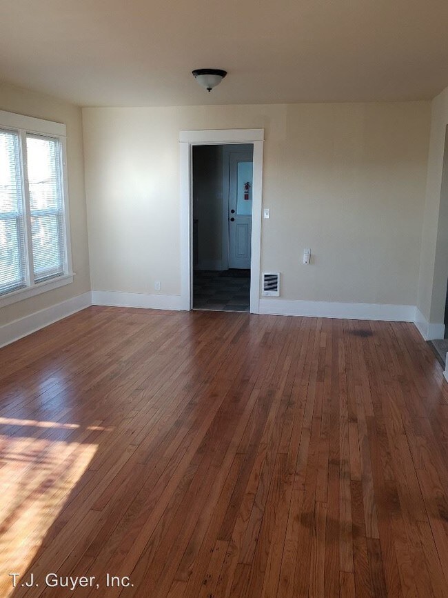 Building Photo - 3 br, 1 bath House - 940 S Market Blvd