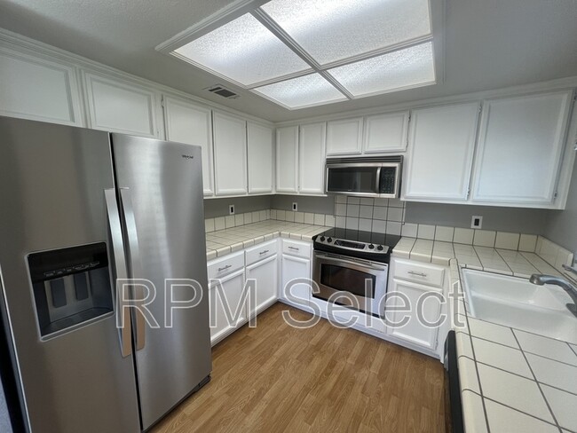Foto del edificio - 159 Valley Oak Dr