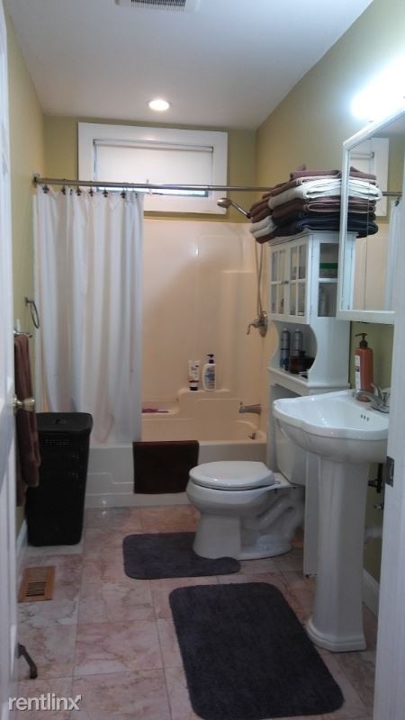 Foto del edificio - 3 br, 1 bath Apartment - 107 Ash St 1 Unit 1