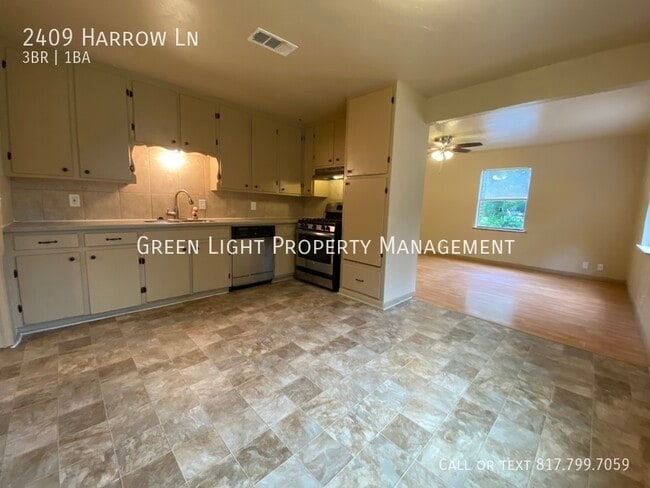 Foto del edificio - 2409 Harrow Ln