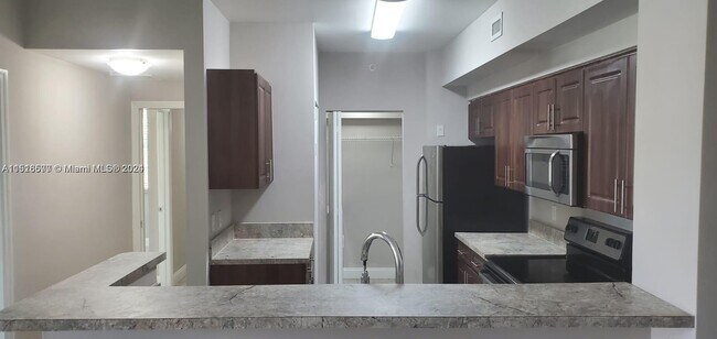 Building Photo - 2200 E Preserve Way