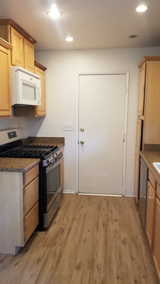 Building Photo - 15077 Varsity St