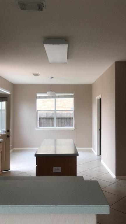 Building Photo - 719 Hollyhock Dr