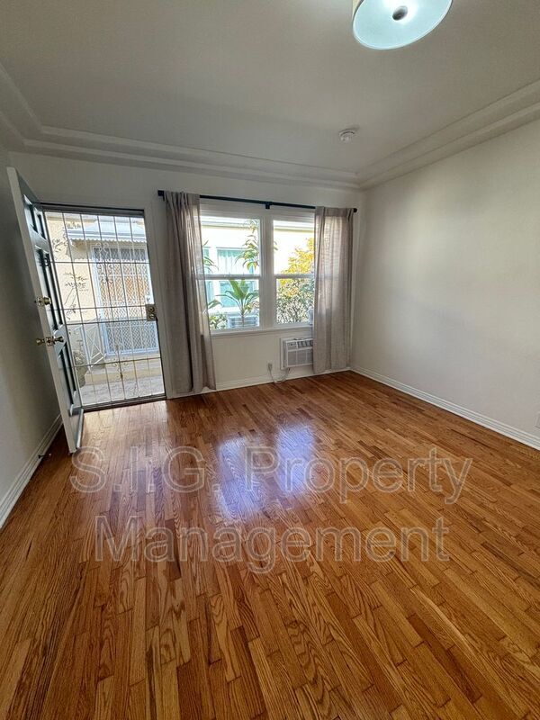 Foto del edificio - 1628 Rodney Dr