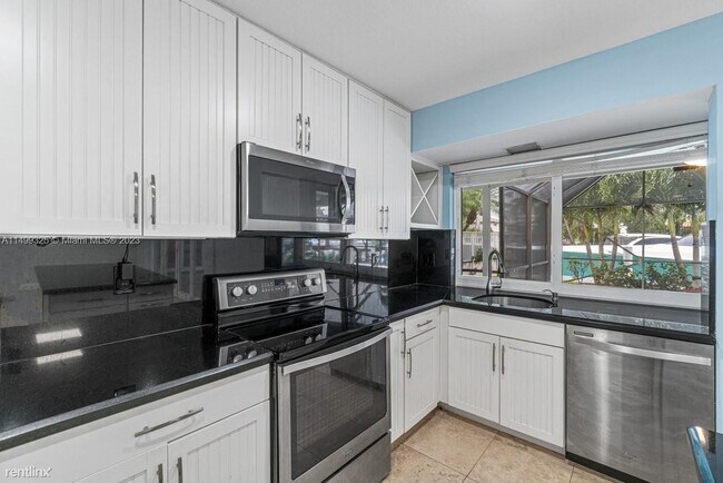 Foto del edificio - 3 br, 2 bath House - 321 NE 2nd Ct