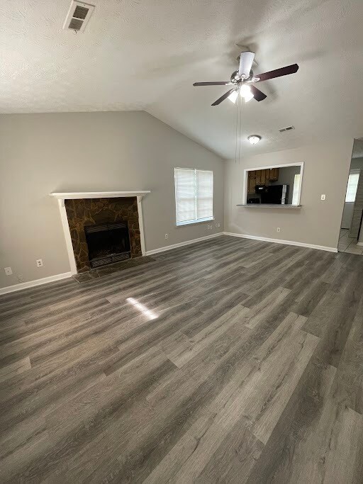 Foto del edificio - 105 Fruitwood Trce