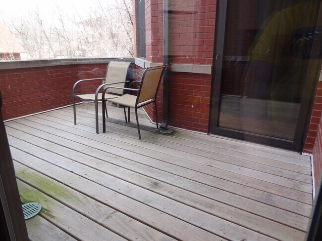 Foto del edificio - Available August 12th - 3 bed 2 bath Wicker Park
