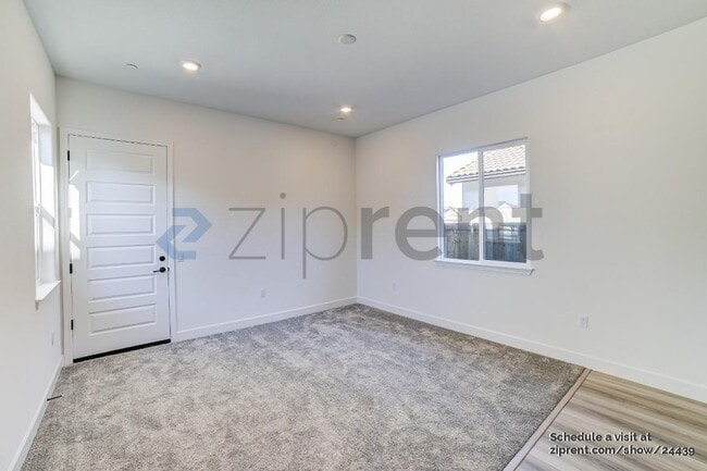 Building Photo - 8333 Evans Tree Dr S