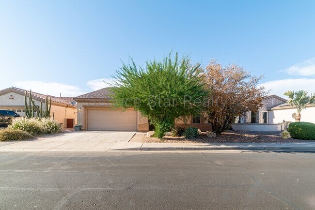 Building Photo - 4642 E Blue Spruce Ln