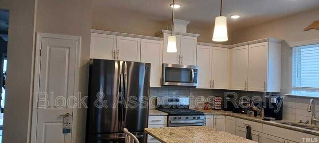 Foto del edificio - 2131 Fox Chapel Pl