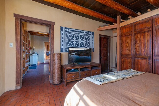 Foto del edificio - 824A Canyon Rd