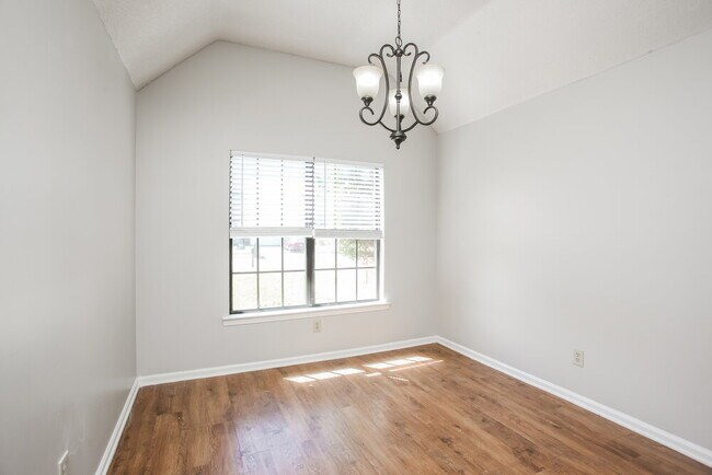 Foto del edificio - 10824 Ridgefield Dr