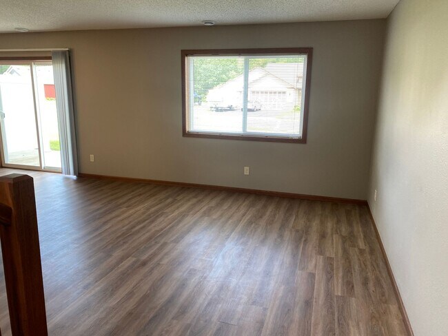 Building Photo - 2 Bedroom + Loft Townhome in Sauk Rapids