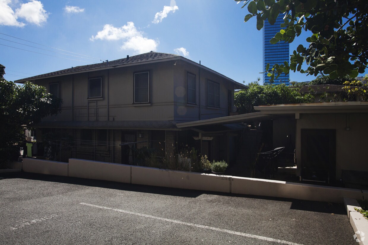 Building Photo - 796 Punahou St
